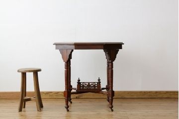 アンティーク家具　イギリスアンティーク　オクタゴンカフェテーブル(コーヒーテーブル)