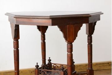 アンティーク家具　イギリスアンティーク　オクタゴンカフェテーブル(コーヒーテーブル)