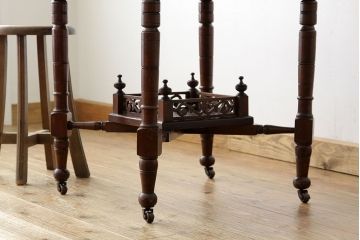 アンティーク家具　イギリスアンティーク　オクタゴンカフェテーブル(コーヒーテーブル)