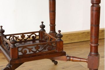 アンティーク家具　イギリスアンティーク　オクタゴンカフェテーブル(コーヒーテーブル)