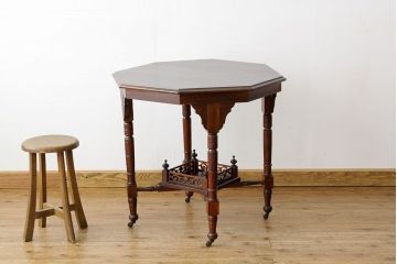アンティーク家具　イギリスアンティーク　オクタゴンカフェテーブル(コーヒーテーブル)
