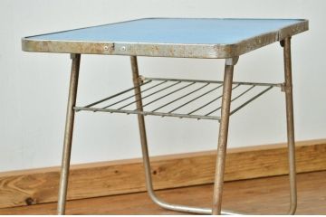 レトロ家具　昭和レトロ 鉄脚の折り畳みテーブル(鉄足、机、在宅ワーク、在宅用テーブル、作業台、デスク、アイアン)