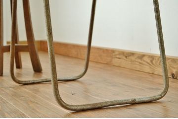 レトロ家具　昭和レトロ 鉄脚の折り畳みテーブル(鉄足、机、在宅ワーク、在宅用テーブル、作業台、デスク、アイアン)