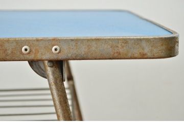 レトロ家具　昭和レトロ 鉄脚の折り畳みテーブル(鉄足、机、在宅ワーク、在宅用テーブル、作業台、デスク、アイアン)