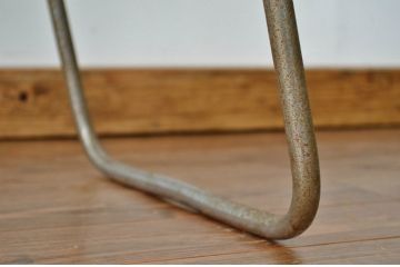 レトロ家具　昭和レトロ 鉄脚の折り畳みテーブル(鉄足、机、在宅ワーク、在宅用テーブル、作業台、デスク、アイアン)
