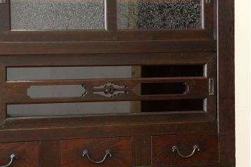 アンティーク家具　六尺　古民具・骨董　モダンで重厚な結霜ガラス水屋箪笥(のぼり付き)(食器棚、収納棚)