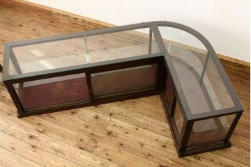 アンティーク家具　アンティーク 古いタバコ屋の重厚なR型ガラスケース(ショーケース)