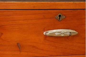 アンティーク家具　古い木のシンプルなアンティーク飾り棚(陳列棚)