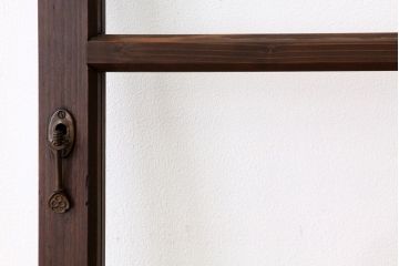 古い木の小さなガラス戸1枚(引き戸)