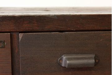 アンティーク家具　アンティーク　古い無垢材のネームプレート付き34杯引き出し(ドロワー)(薬箪笥)