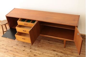 アンティーク家具　1960年代北欧デザインミッドセンチュリーサイドボード(リビングボード)NATHAN