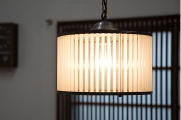 アンティーク　古い洋館の吊り下げガラス照明