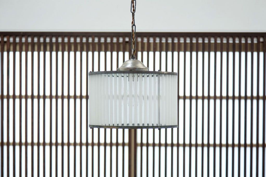 アンティーク　古い洋館の吊り下げガラス照明