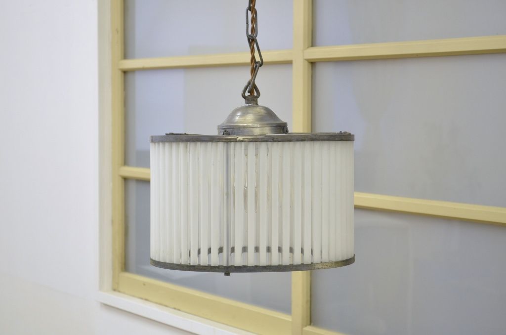 アンティーク　古い洋館の吊り下げガラス照明