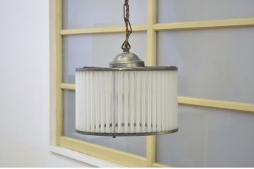 アンティーク　古い洋館の吊り下げガラス照明