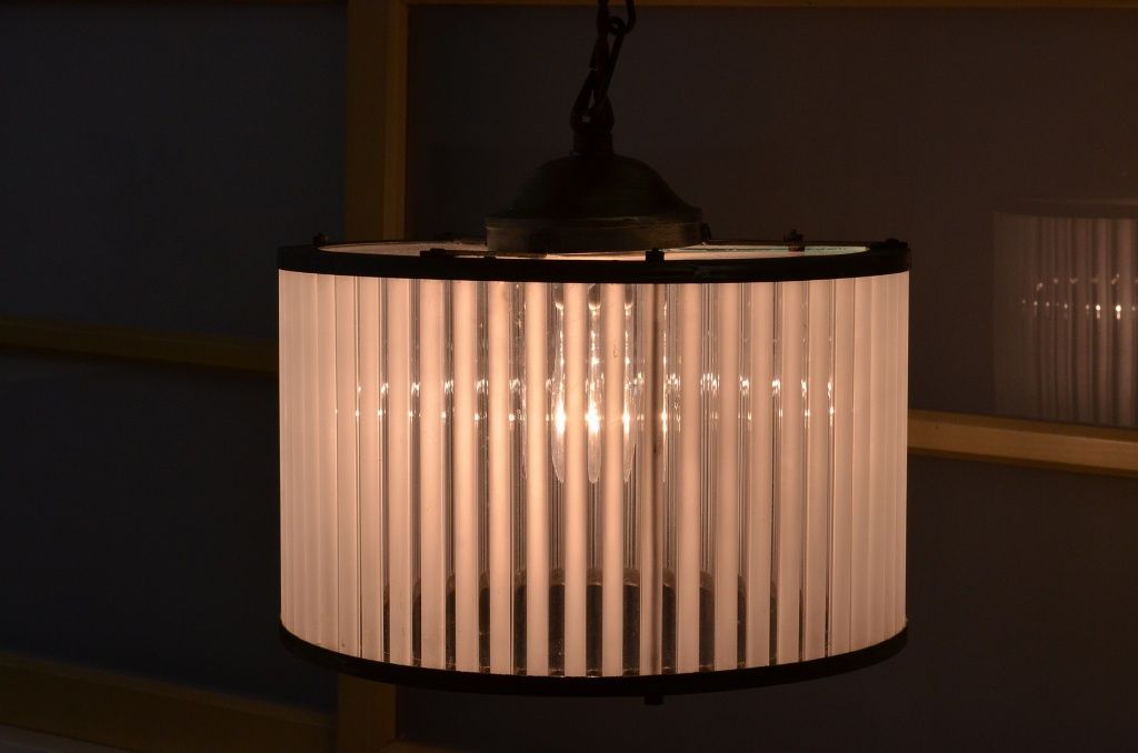 アンティーク　古い洋館の吊り下げガラス照明