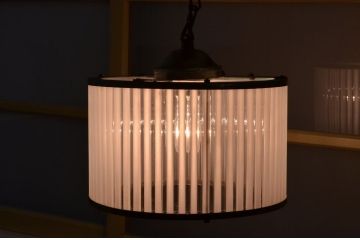 アンティーク　古い洋館の吊り下げガラス照明