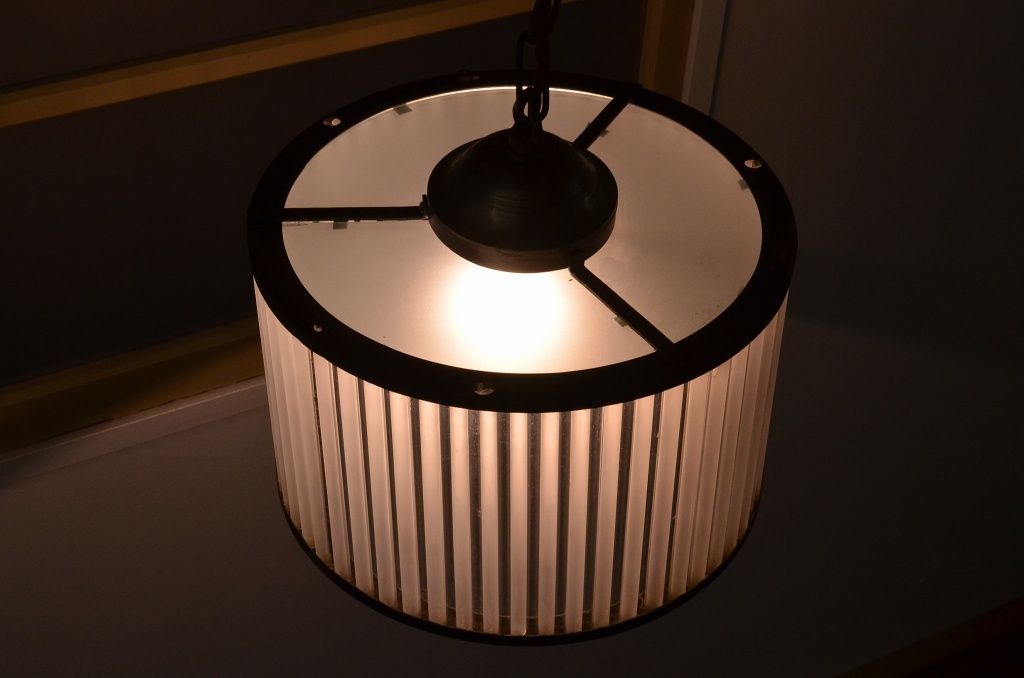 アンティーク　古い洋館の吊り下げガラス照明