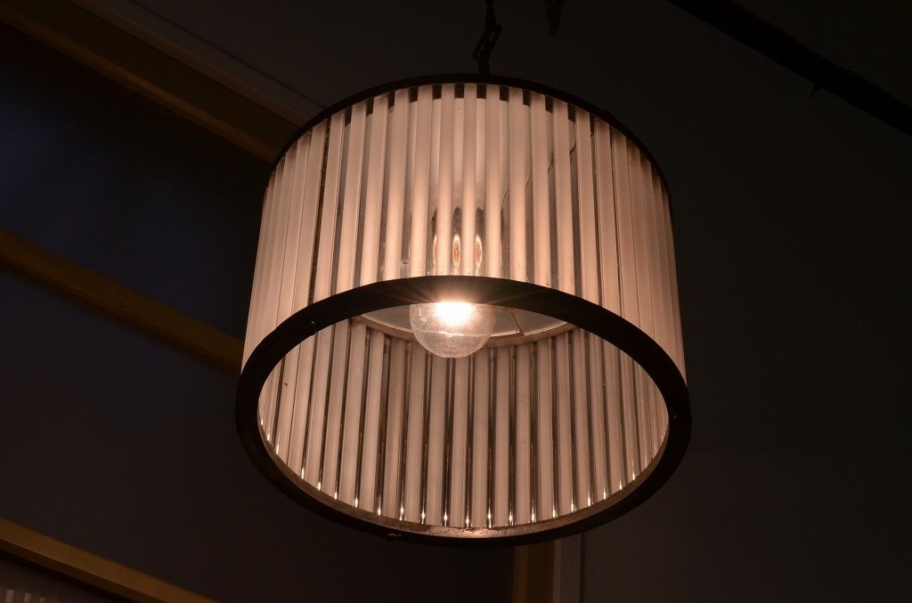 アンティーク　古い洋館の吊り下げガラス照明