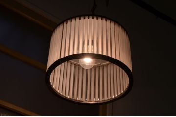 アンティーク　古い洋館の吊り下げガラス照明