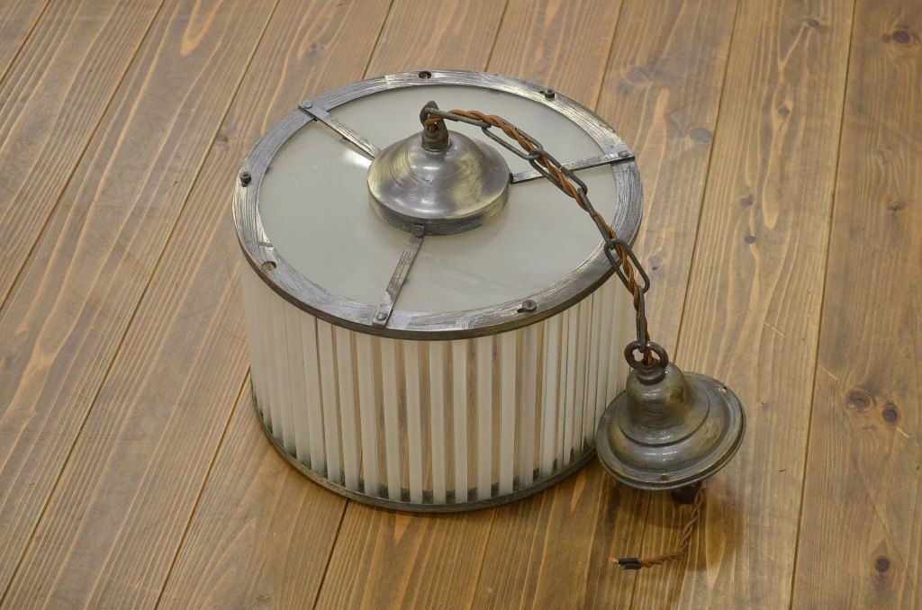 アンティーク　古い洋館の吊り下げガラス照明