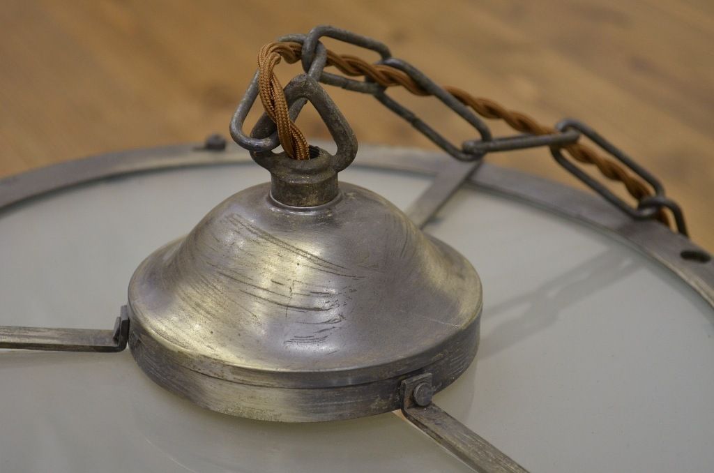 アンティーク　古い洋館の吊り下げガラス照明