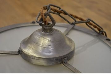 アンティーク　古い洋館の吊り下げガラス照明