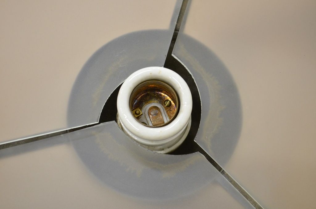 アンティーク　古い洋館の吊り下げガラス照明