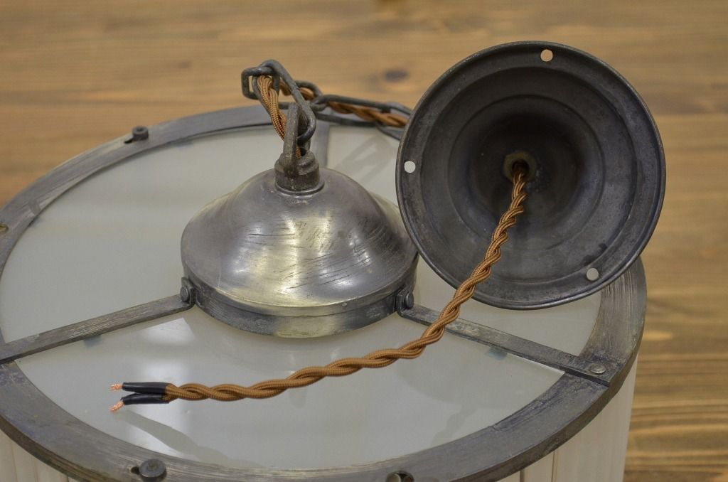 アンティーク　古い洋館の吊り下げガラス照明