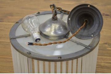 アンティーク　古い洋館の吊り下げガラス照明