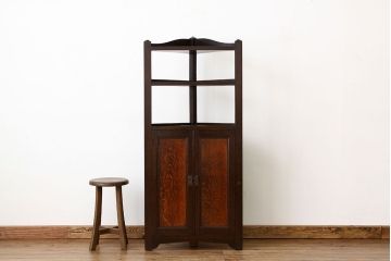 アンティーク家具　★大正ロマン　小ぶりで重厚なコーナーキャビネット