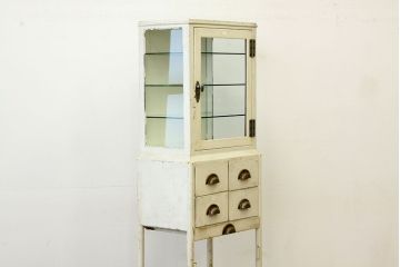 ヴィンテージ家具　希少イギリスビンテージアイアンキャビネット(ケビントガラスケース)(医療棚)