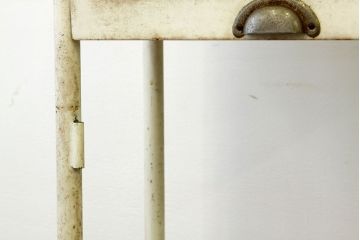 ヴィンテージ家具　希少イギリスビンテージアイアンキャビネット(ケビントガラスケース)(医療棚)