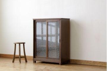 アンティーク家具　アンティーク古い無垢板の結霜ガラスの下駄箱(収納棚)