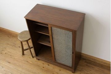 アンティーク家具　アンティーク古い無垢板の結霜ガラスの下駄箱(収納棚)