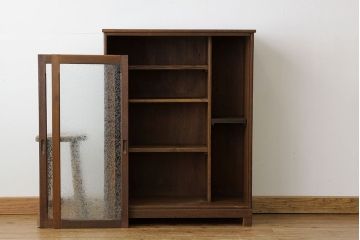 アンティーク家具　アンティーク古い無垢板の結霜ガラスの下駄箱(収納棚)