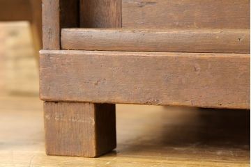 アンティーク家具　アンティーク古い無垢板の結霜ガラスの下駄箱(収納棚)