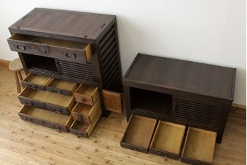アンティーク家具　古民具・骨董　極厚金具の使い込まれた味わいある重ね美濃帳場箪笥(時代箪笥)