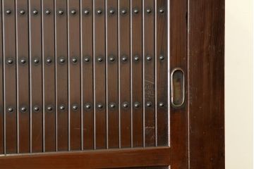 アンティーク家具　古民具・骨董　古い木の縦桟格子扉の味わい深い四尺水屋箪笥