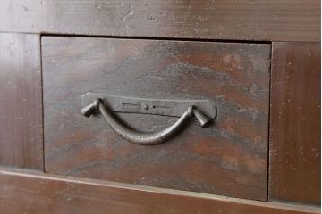 アンティーク家具　古民具・骨董　古い木の縦桟格子扉の味わい深い四尺水屋箪笥