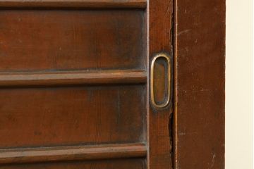 アンティーク家具　古民具・骨董　古い木の縦桟格子扉の味わい深い四尺水屋箪笥