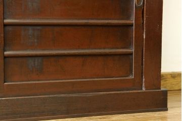アンティーク家具　古民具・骨董　古い木の縦桟格子扉の味わい深い四尺水屋箪笥