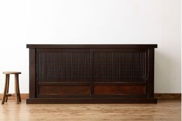 アンティーク家具　古民具・骨董　使い込まれた重厚な水屋箪笥サイドボード(収納棚)