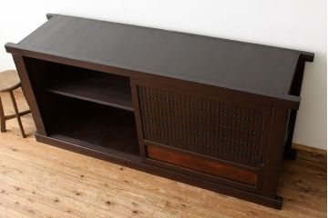 アンティーク家具　古民具・骨董　使い込まれた重厚な水屋箪笥サイドボード(収納棚)