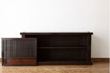 アンティーク家具　古民具・骨董　使い込まれた重厚な水屋箪笥サイドボード(収納棚)