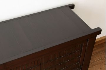 アンティーク家具　古民具・骨董　使い込まれた重厚な水屋箪笥サイドボード(収納棚)