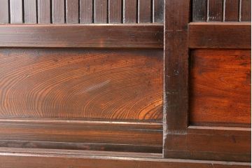 アンティーク家具　古民具・骨董　使い込まれた重厚な水屋箪笥サイドボード(収納棚)
