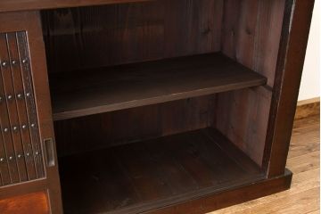 アンティーク家具　古民具・骨董　使い込まれた重厚な水屋箪笥サイドボード(収納棚)
