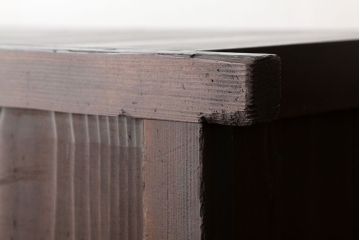 アンティーク家具　古民具・骨董　使い込まれた重厚な水屋箪笥サイドボード(収納棚)