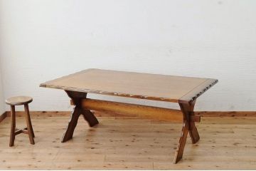 中古美品　コスガ製の上質な無垢材ダイニングテーブル
